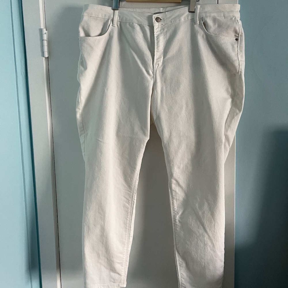 Old Navy Ladies White Super Skinny Mid-Rise Ankle Jeans, size 20